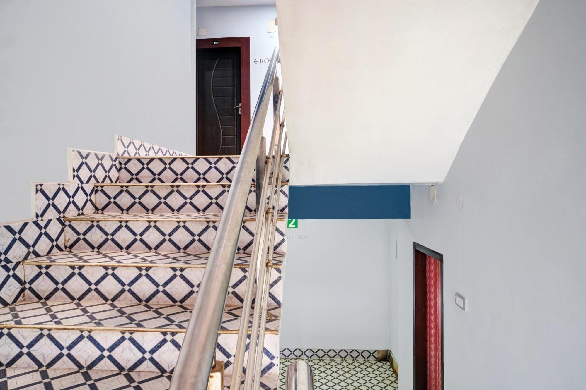 Super Hotel O Noonmati Guwahati Formerly Hotel Sundari Dış mekan fotoğraf